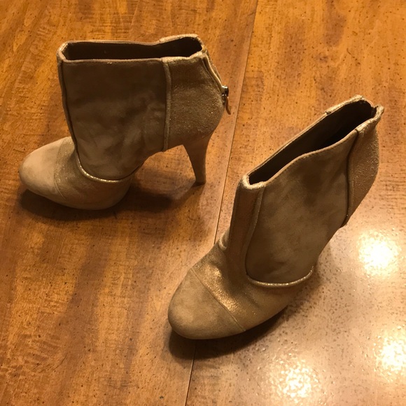 BCBGeneration Shoes - NWOT BCBGeneration Gold High Heel Boots Size 8
